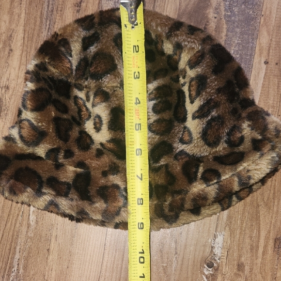 Jaclyn Smith Faux Fur Leopard - Picture 5 of 8